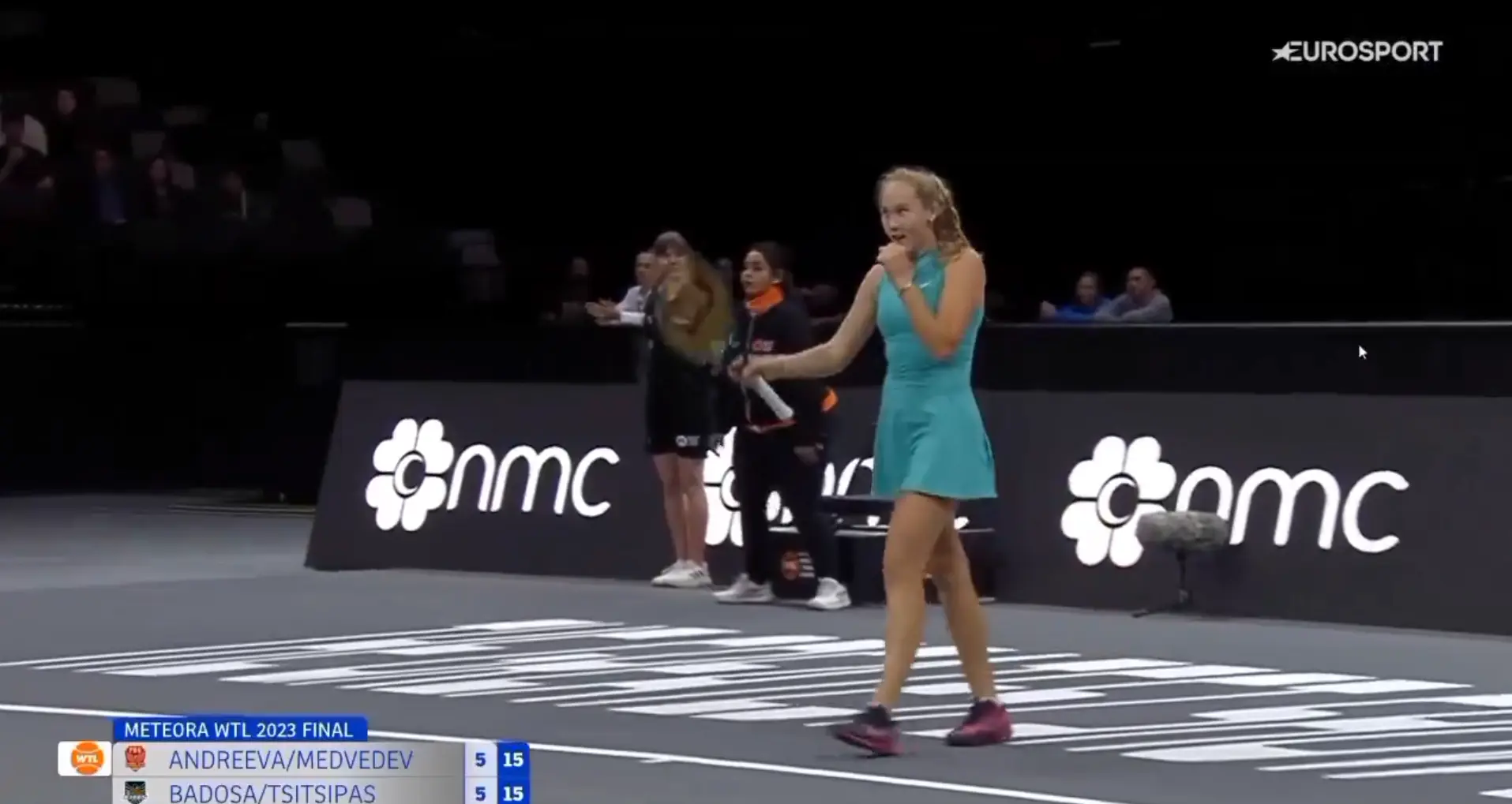 (VIDEO) Meisterhafte Mirra Andreeva liefert sich ein Kopf-an-Kopf-Rennen mit Stefanos Tsitsipas im Doppel und siegt bei der World Tennis League
