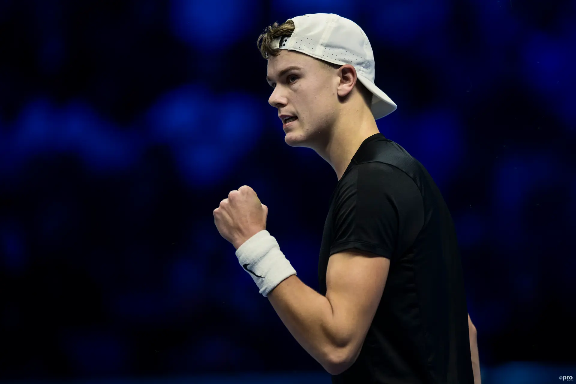 Video - Holger Rune rates his pool jump following title run at 2025 Barcelona Open