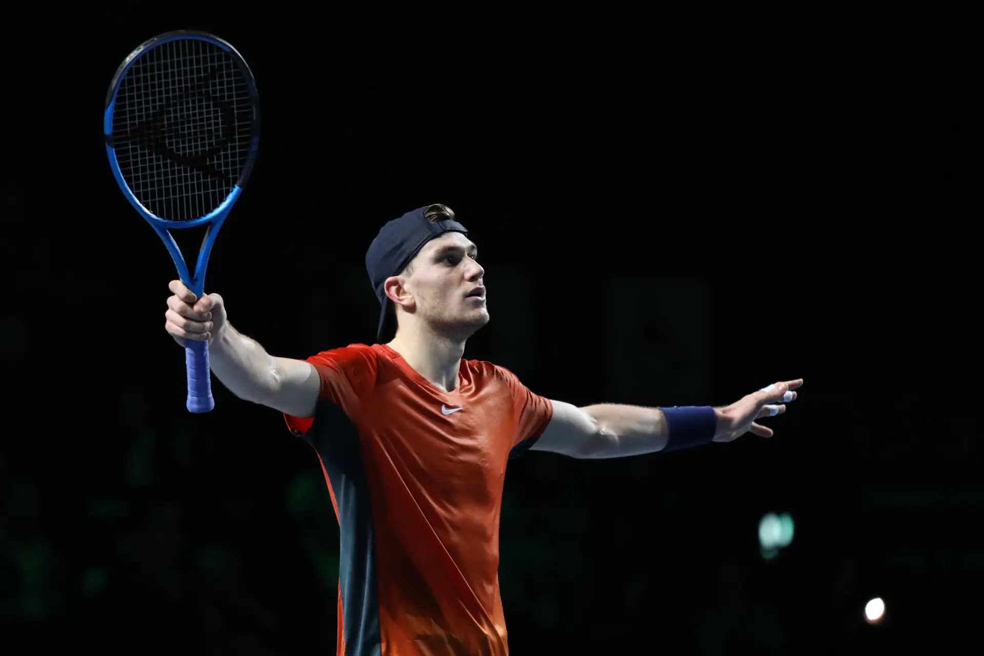 Jack Draper brilla en casa al vencer en la final del Ultimate Tennis Showdown a Holger Rune y llevarse un tremendo pastizal