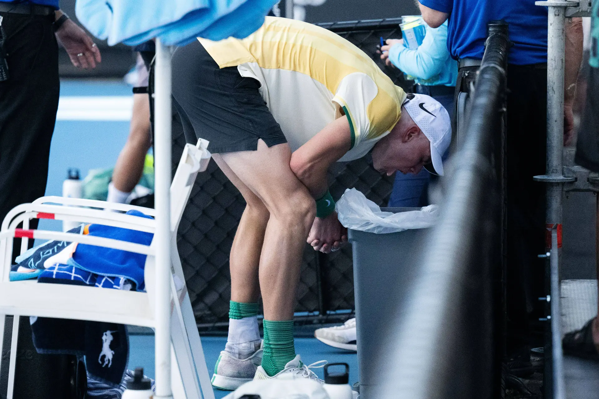 (VIDEO) Unglaubliche Szenen, Jack Draper bei den Australian Open: Nach dem Sieg gegen Giron rennt er um sich zu Erbrechen