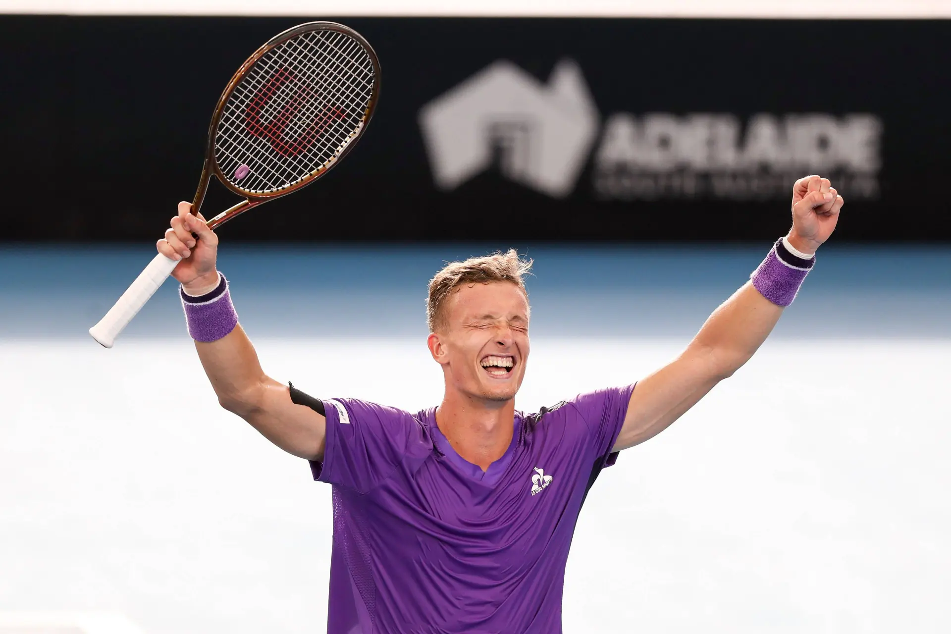 El peor infierno para Reilly Opelka: Retirada por lesión en la final de Brisbane tras 4 juegos y victoria de Jiri Lehecka