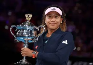 Serena Williams deitou o troféu de vice-campeã do US Open para o caixote do lixo após a derrota de 2018, segundo a biografia de Osaka