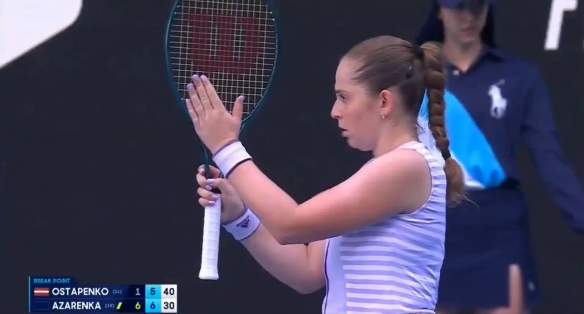 (VIDEO) "Es war so viel zu viel": Jelena Ostapenko bestreitet urkomisch ein klares Ass von Victoria Azarenka während der Niederlage bei den Australian Open