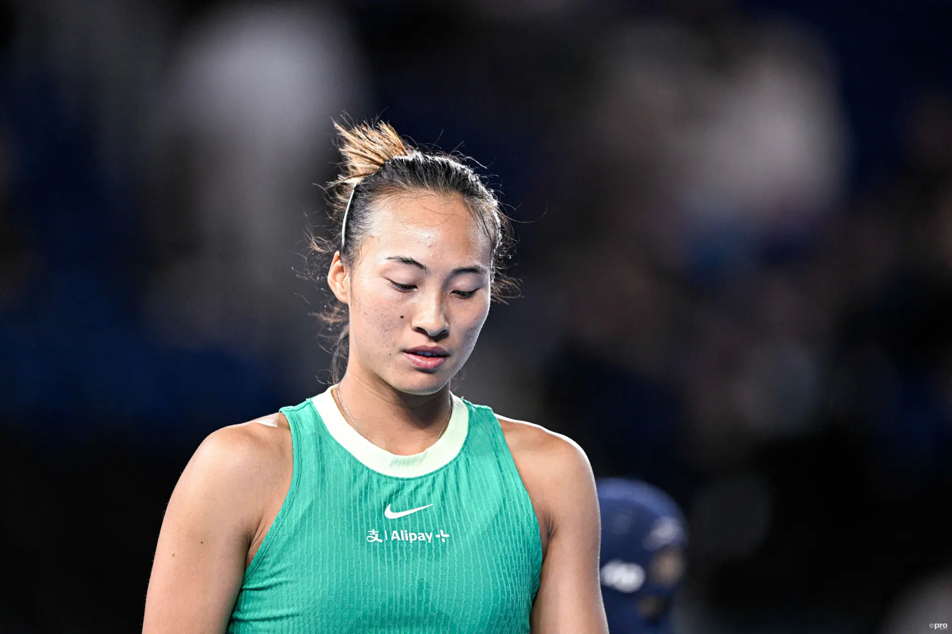 Qinwen ZHENG enfrenta Dayana YASTREMSKA nas meias-finais do Open da Austrália, depois de ter acabado com a campanha de Anna KALINSKAYA