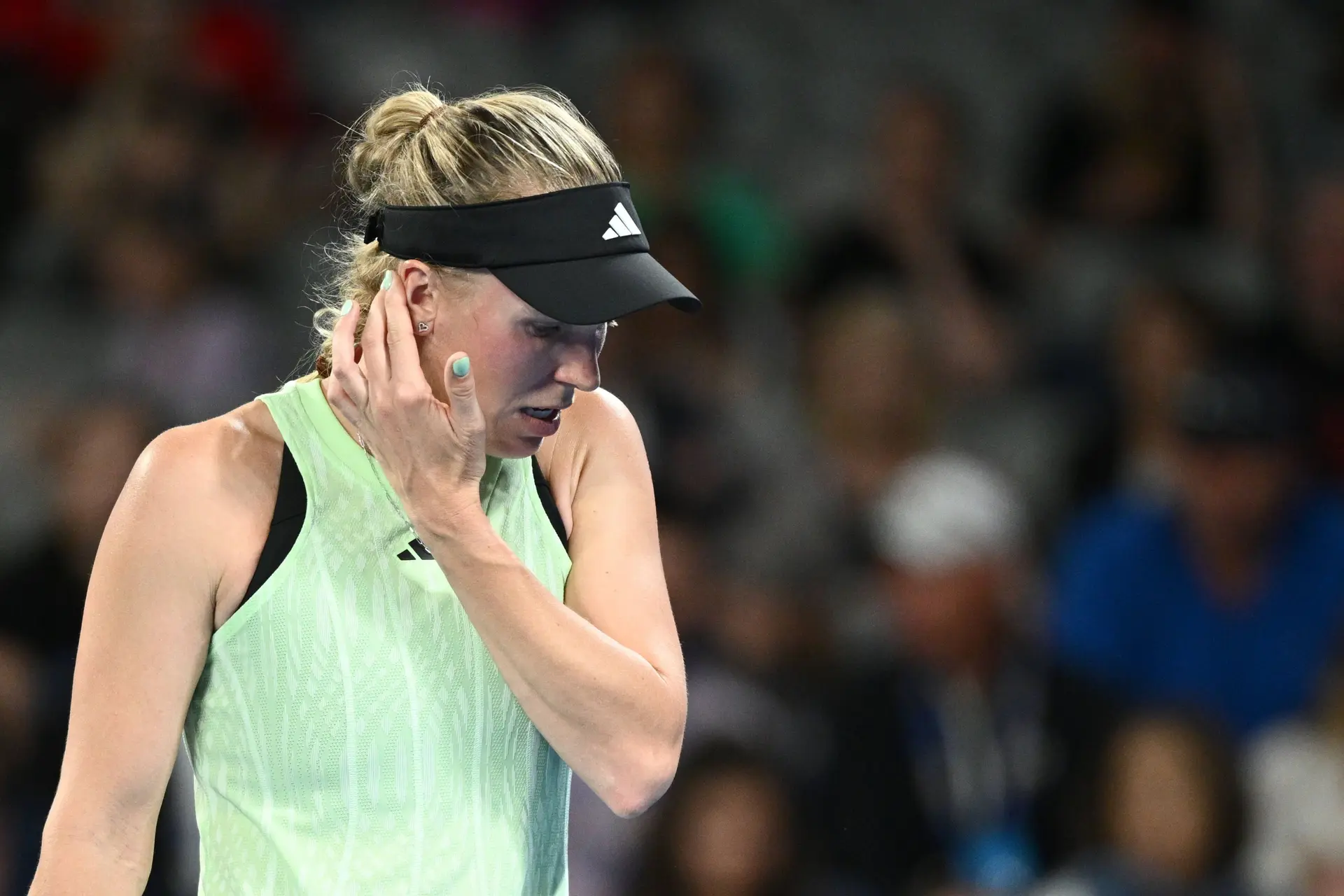 Caroline WOZNIACKI's injury hands Iga SWIATEK ticket to Indian Wells Semis