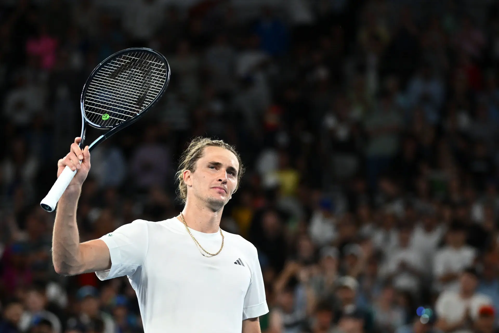 (VIDEO) Alexander Zverev v Cameron Norrie Australian Open tie halted after Free Palestine protester throws flyers on the court