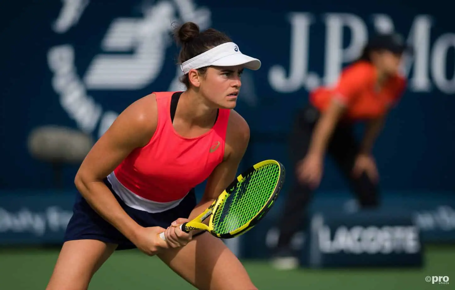 Sloane Stephens, Danielle Collins e outros partilham mensagens de apoio a Jennifer Brady após cirurgia ao joelho: "Alguém chame a Vogue: Edição Hospitalar"