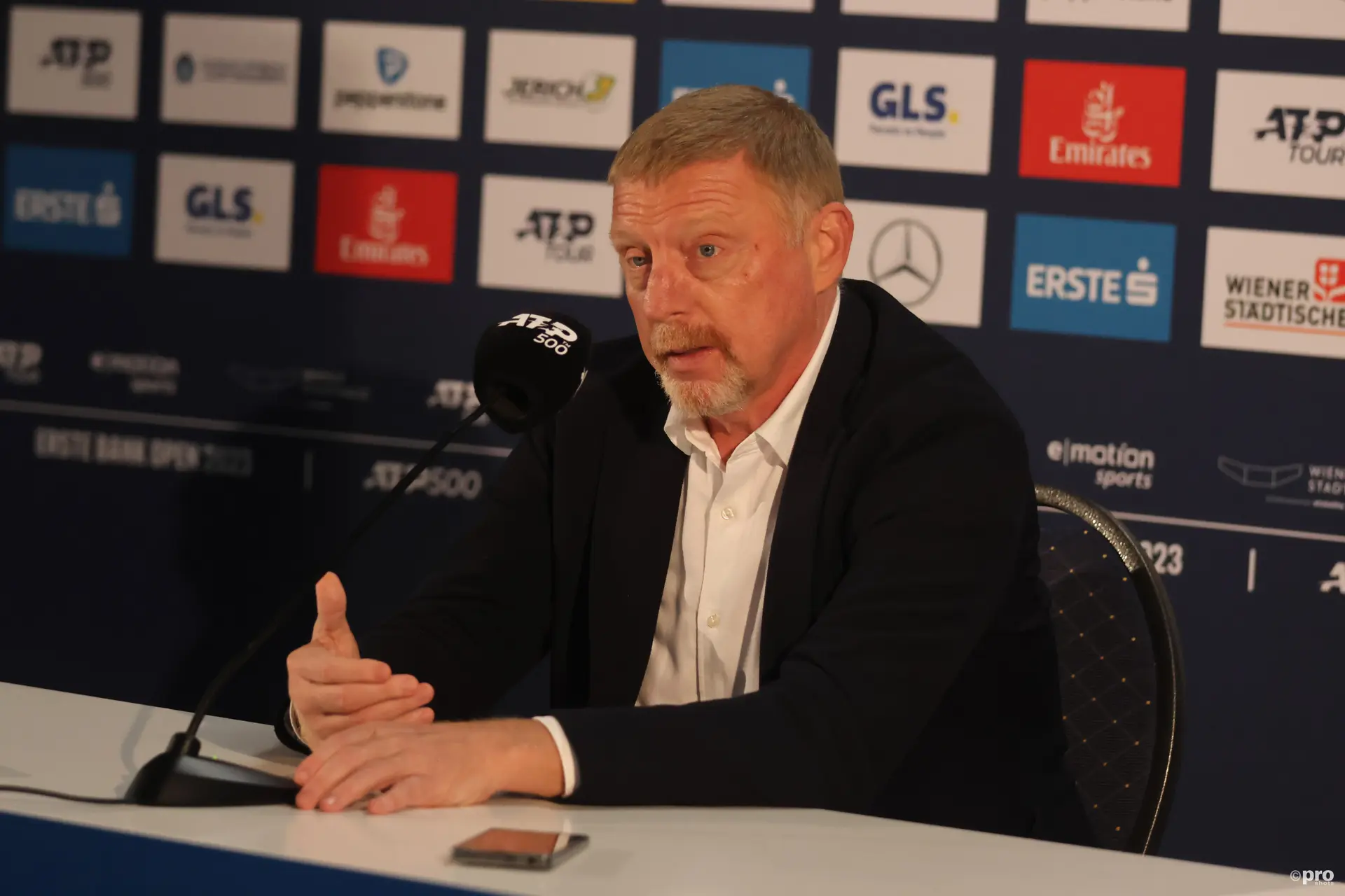 Boris Becker responde às redes sociais de Indian Wells por o terem excluído dos registos: "Verificaram o meu registo?"