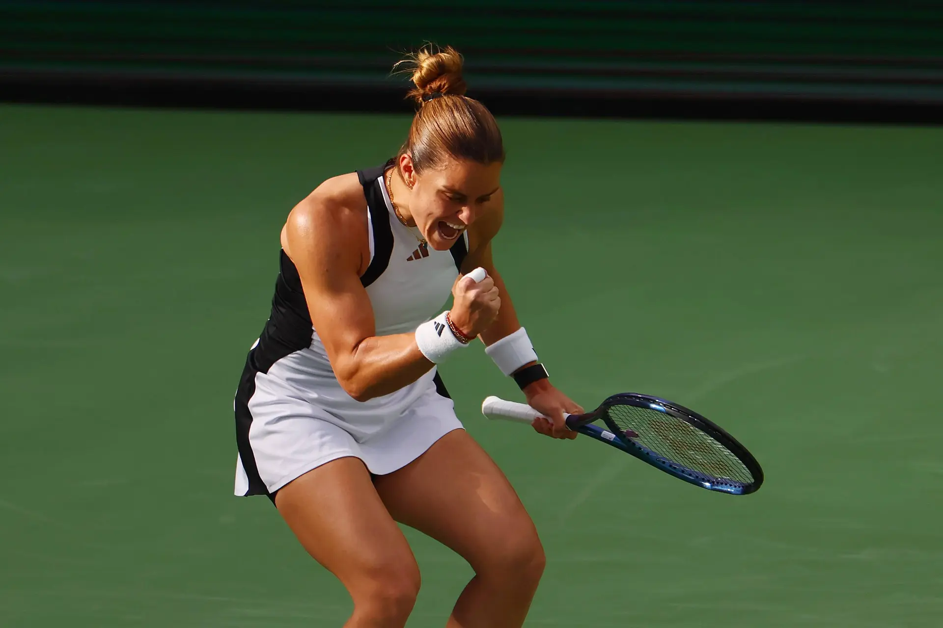 In our Daily Dose of Social Media: Sakkari receives giant croissant, Djokovic woes and Bublik underarm serve showcase