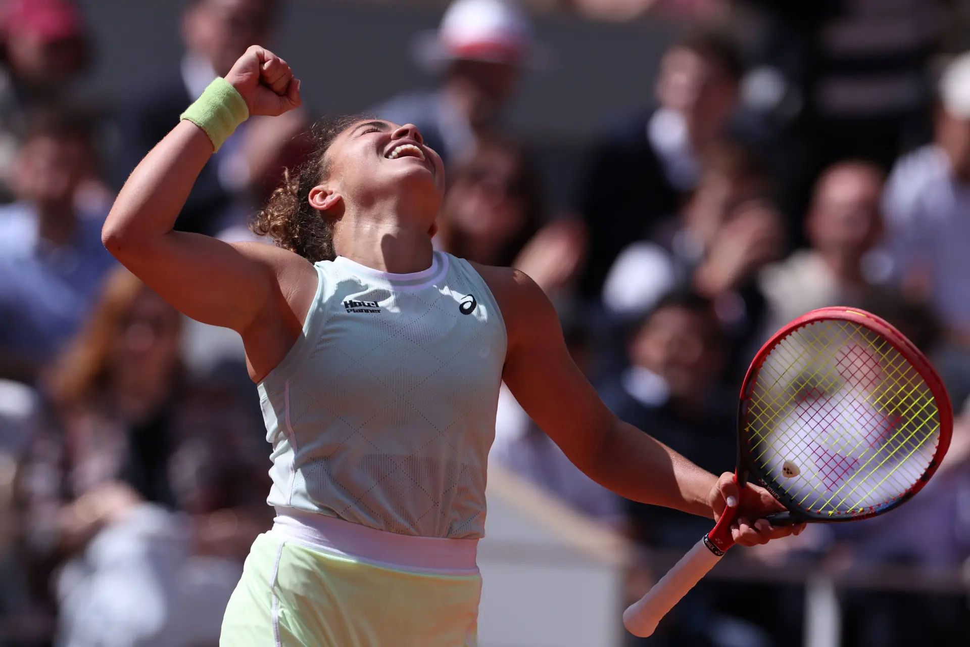Jasmine Paolini eases past Mirra Andreeva in straight sets to set up 2024 French Open final with Iga Swiatek