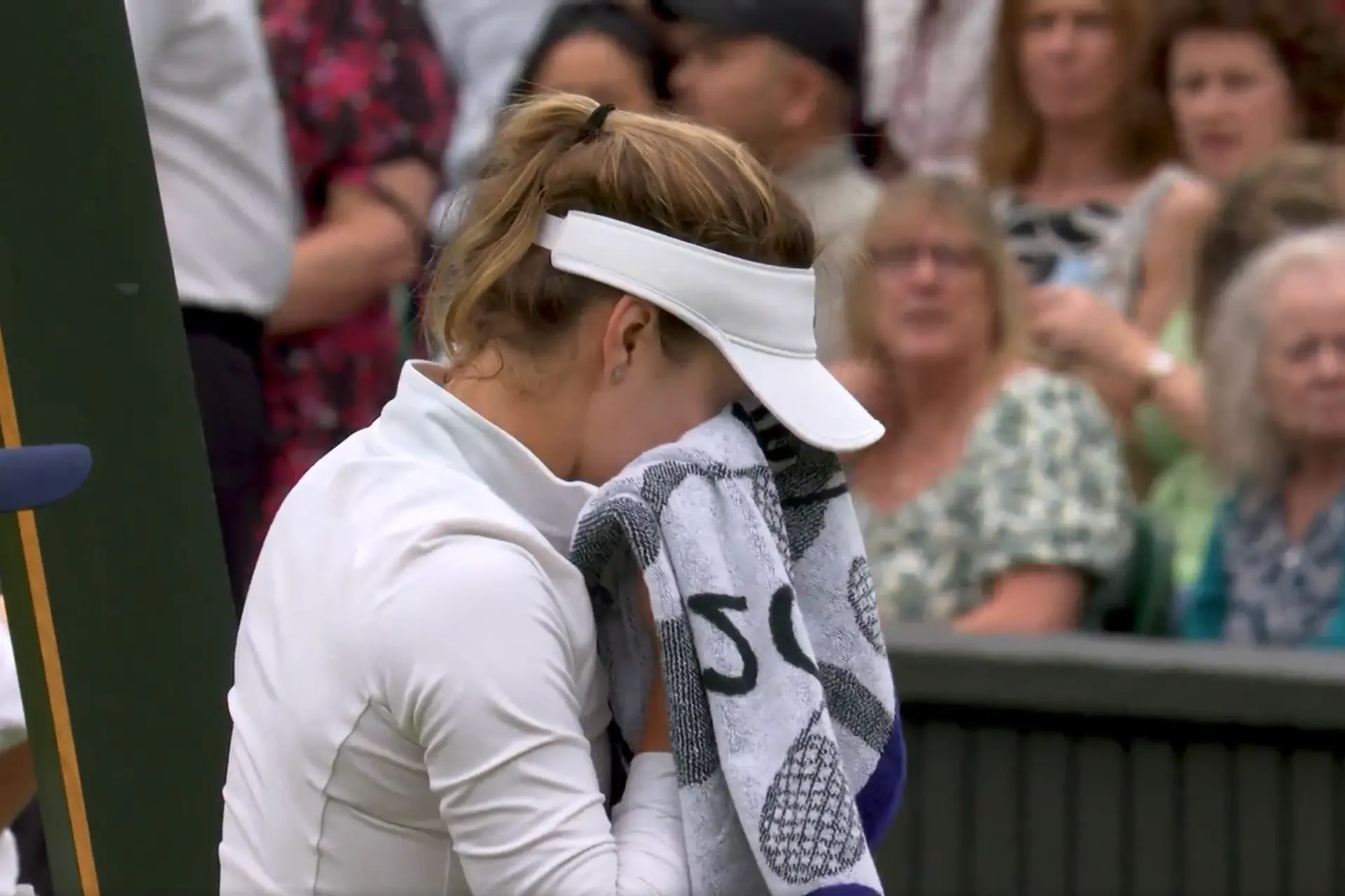 (VIDEO) Emotional Anna Kalinskaya forced to retire from Wimbledon clash with Elena Rybakina as boyfriend Jannik Sinner watches on