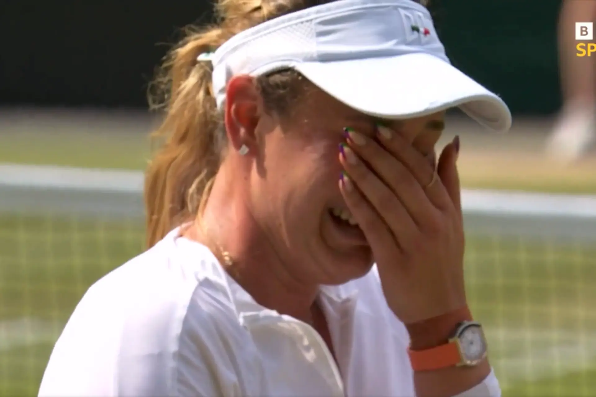 (VIDEO) Emotionally broken Donna Vekic left in floods of tears as Wimbledon semi-final takes its toll