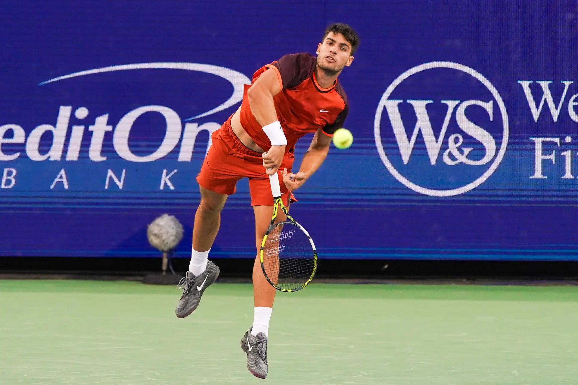 Carlos Alcaraz' Ausbruch in Cincinnati lässt ihn gebrochen zurück, während Rennae Stubbs ihre Zweifel an der US Open Teilnahme äußert