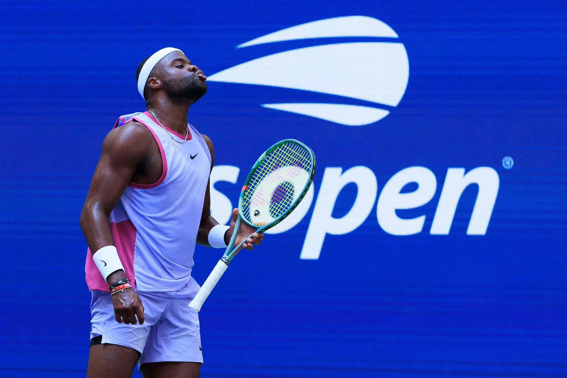 (VIDEO) Frances Tiafoe misses vital piece of equipment in pre-match blunder at Indian Wells