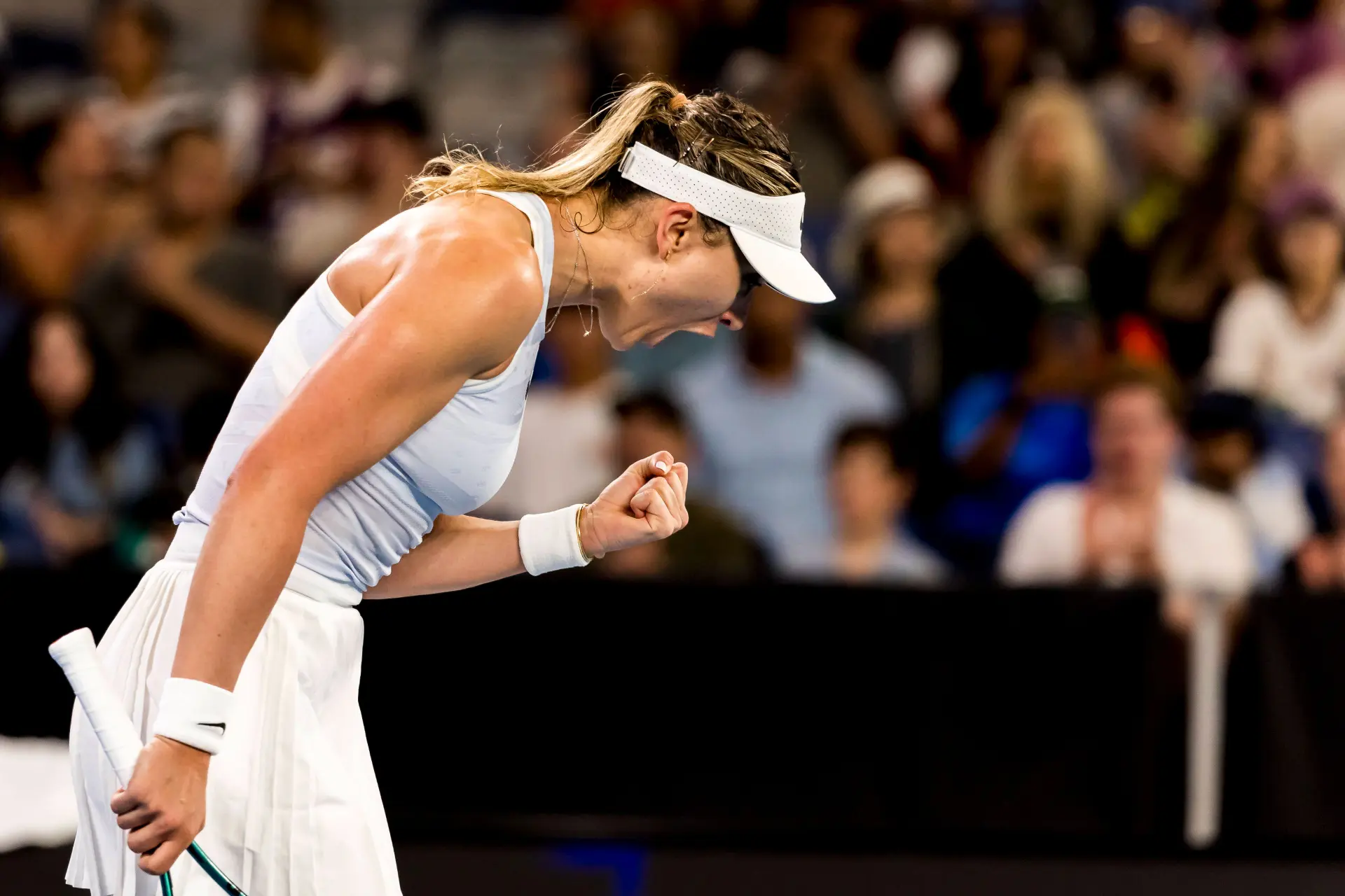 Paula Badosa saca adelante un partido dramático para meterse en octavos de final del Open de Australia