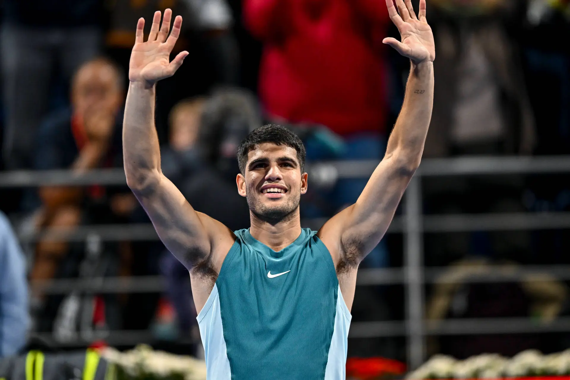 Demolierend ! Carlos Alcaraz schlägt Quentin Halys bei seinem Debüt in Indian Wells