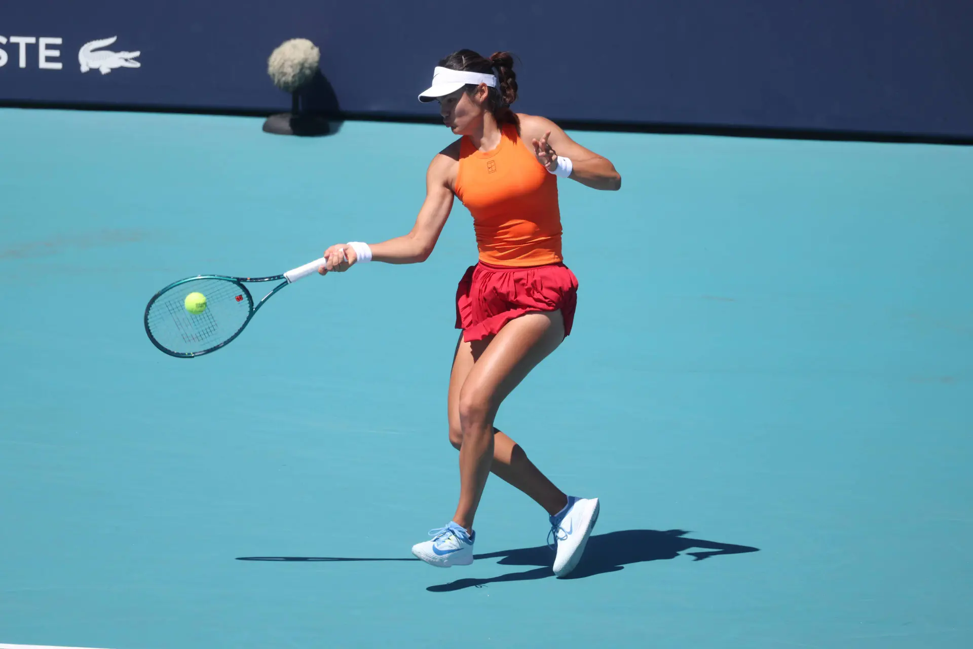 Emma Raducanus Comeback nimmt Fahrt auf: Sieg über Amanda Anisimova und Einzug ins Viertelfinale der Miami Open