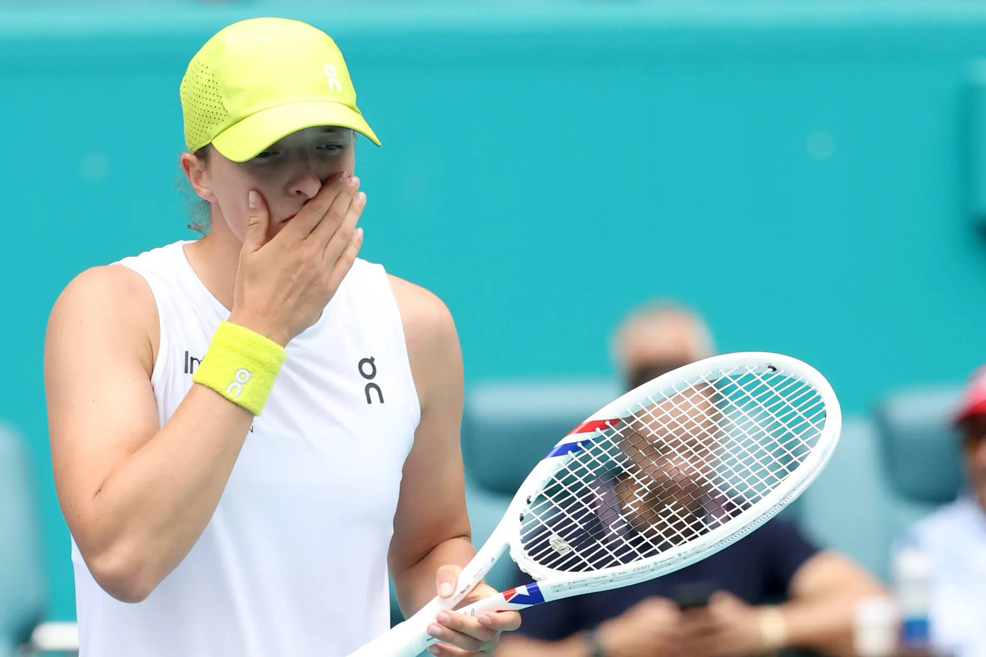 Polémica en la WTA: Acusan a la organización de usar IA para alterar fotos de Iga Swiatek y Alexandra Eala