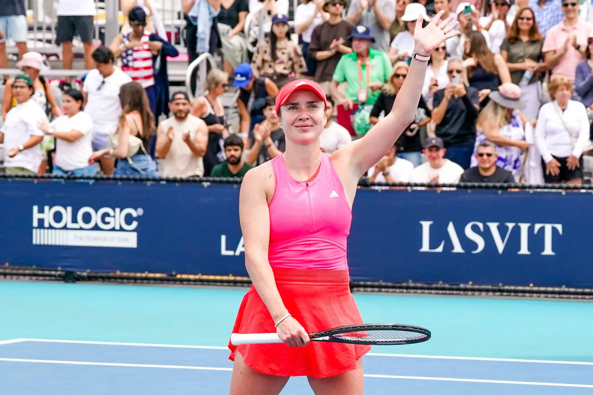 Elina Svitolina raising her hand