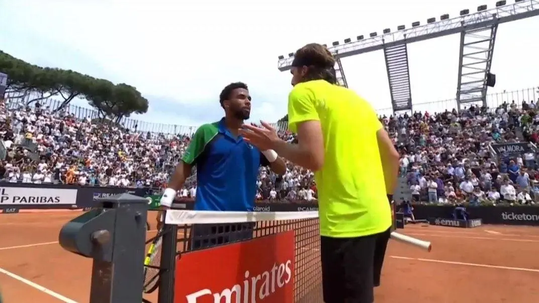 (VIDEO) Tense handshake between Arthur Fils and Stefanos Tsitsipas after Rome Open tie as umpire forced to intervene