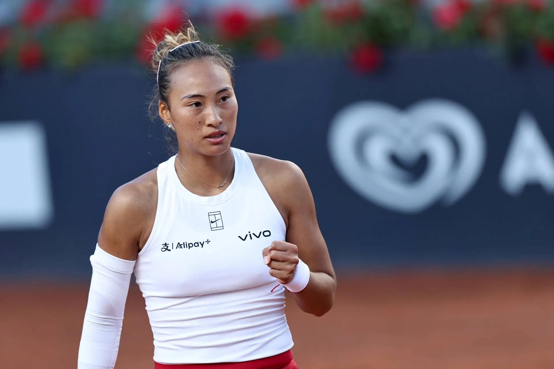 "Speedrunning through racism": Roland Garros under fire for Zheng Qinwen photo mix-up