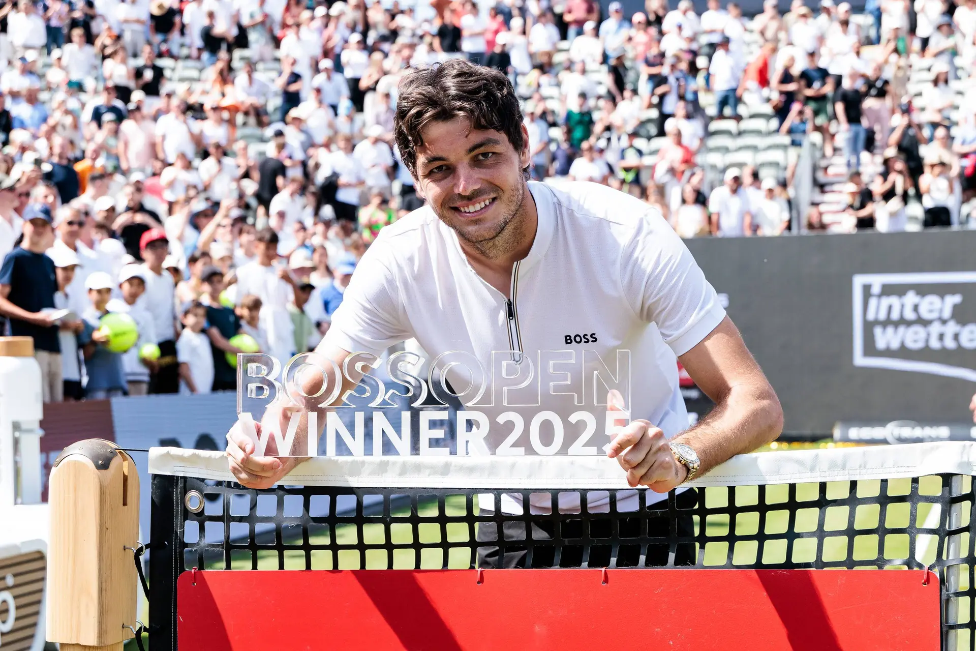 (VIDEO) Umpire steps in as Taylor Fritz and Corentin Moutet have heated argument during Queen's tie