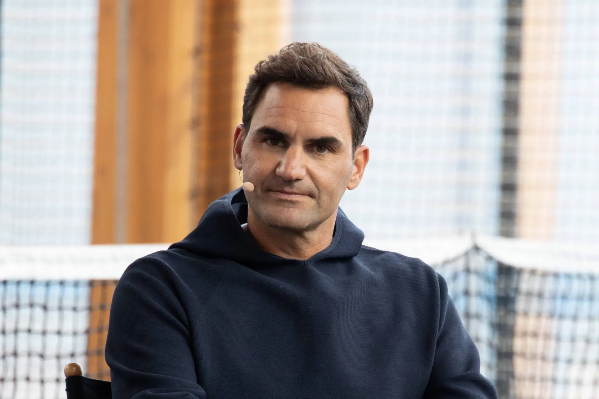 'Funciona para o ténis' Roger Federer afirma que diretores de torneios estão a pressionar para tornar os courts mais lentos para garantir uma final entre Carlos Alcaraz e Jannik Sinner