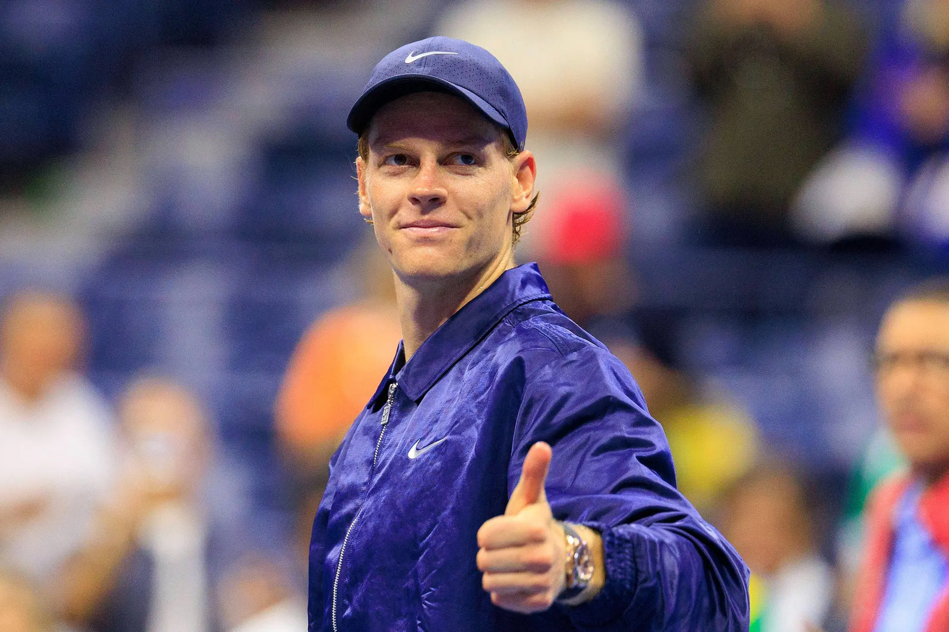 Final do Open de Viena: Jannik Sinner tem dificuldades físicas mas vence Alexander Zverev em três sets
