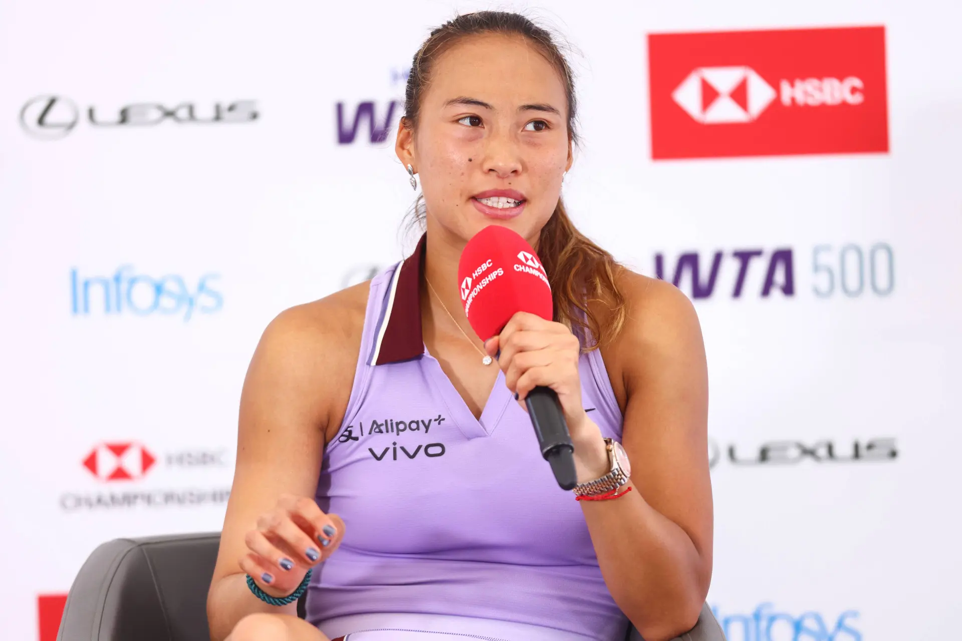 “Esto es parte del juego”: Zheng Qinwen descarta las críticas al calendario de Iga Swiatek