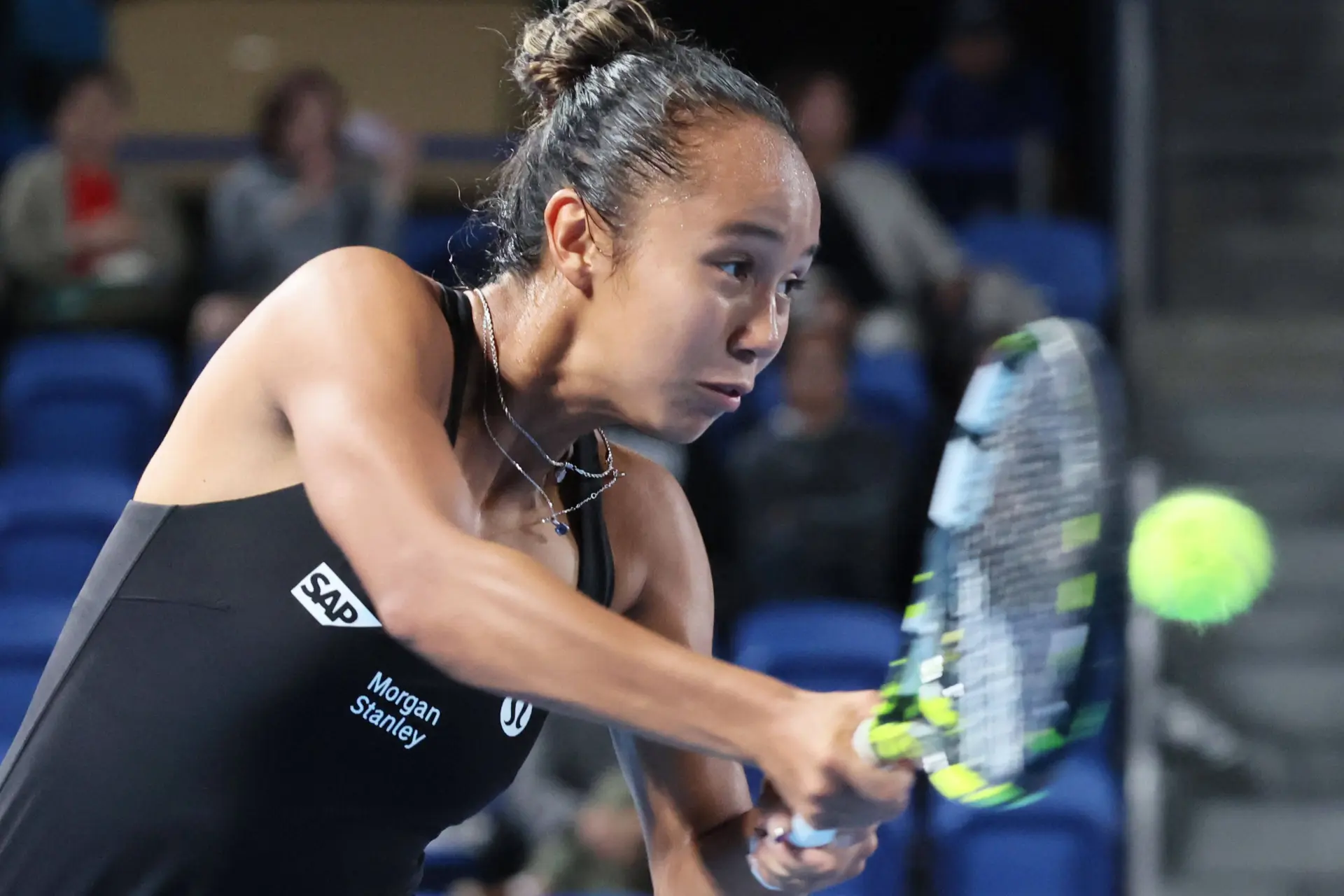 Leylah Fernandez vence o quinto título da carreira WTA no Open do Japão, derrotando a jovem de 18 anos Tereza Valentova