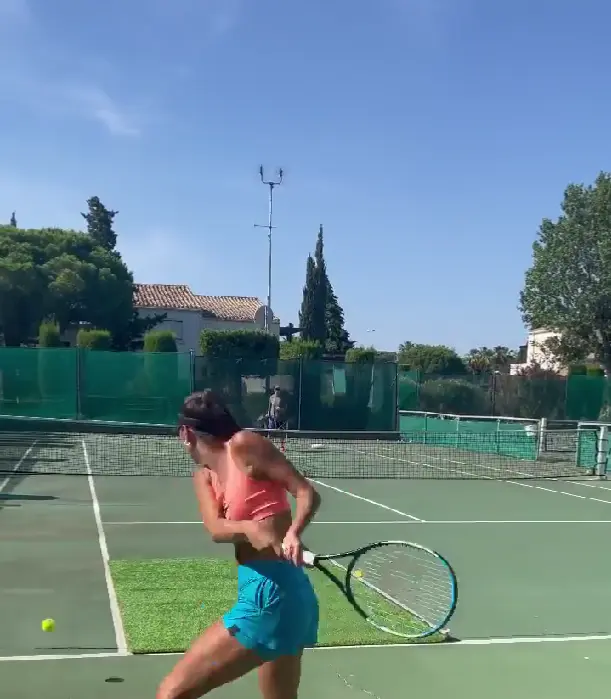 „Ich bereue es nicht“ – Océane Dodin kehrt nach Brustvergrößerung ins Profitennis zurück