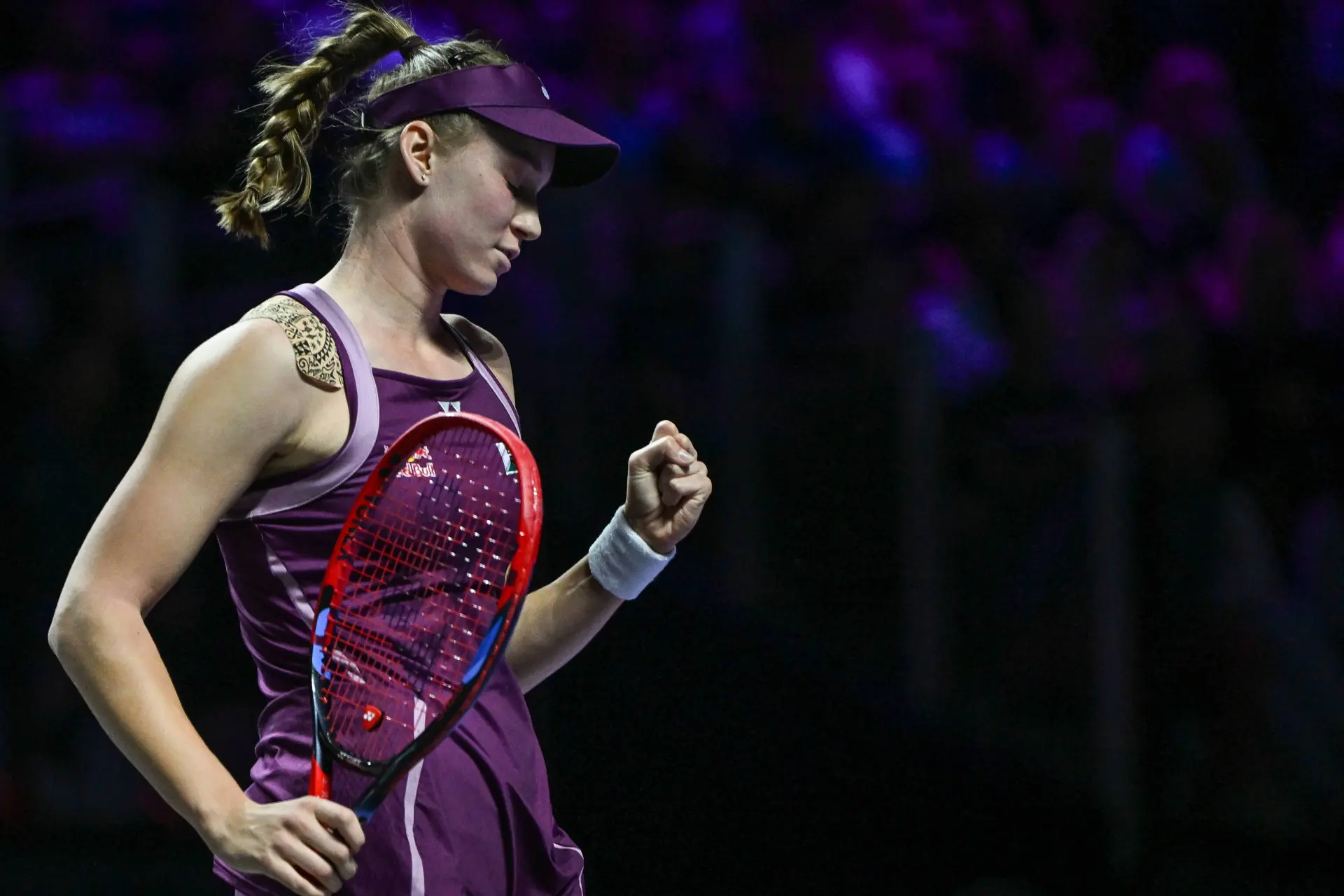 “No me lo tomo a pecho, aunque de hecho estaba dirigido a mí” - Elena Rybakina habla abiertamente sobre los comentarios polémicos de Sabalenka en las WTA Finals