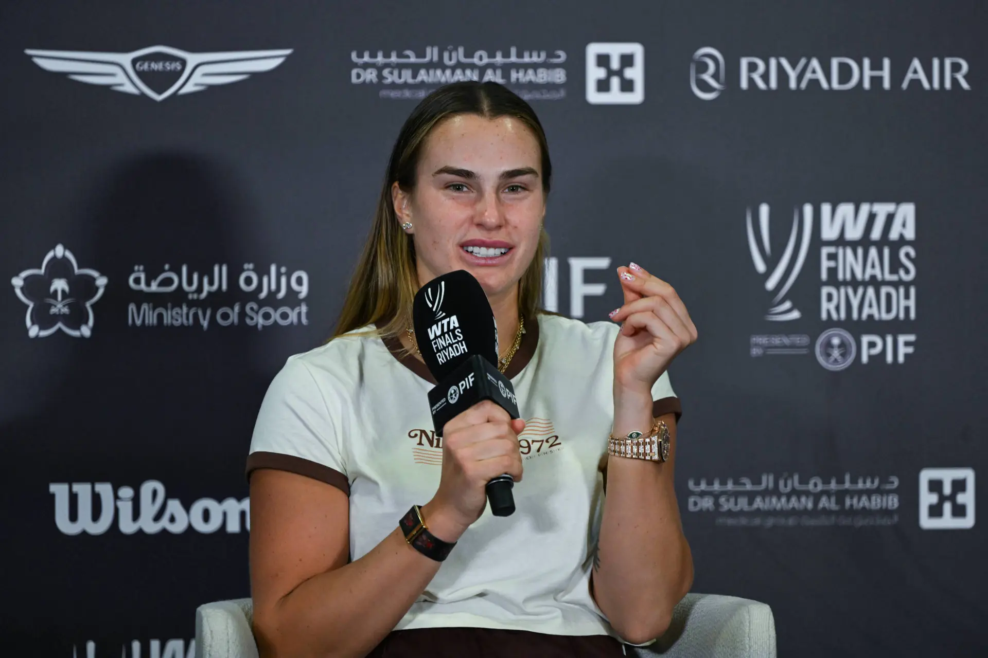 Aryna Sabalenka posa para as objetivas da Vogue, Novak Djokovic discute ténis com o primeiro‑ministro grego e Andy Murray celebra triunfo do futebol escocês