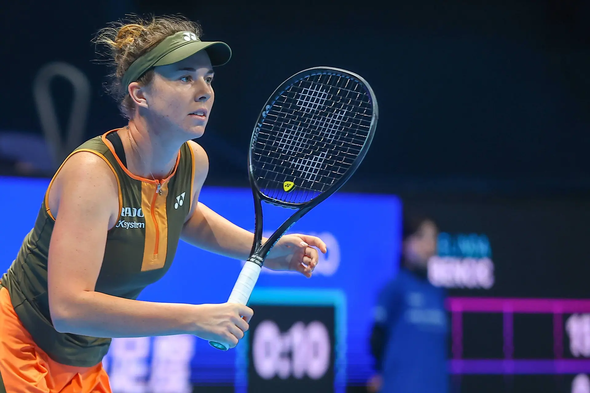 Linda Noskova in action