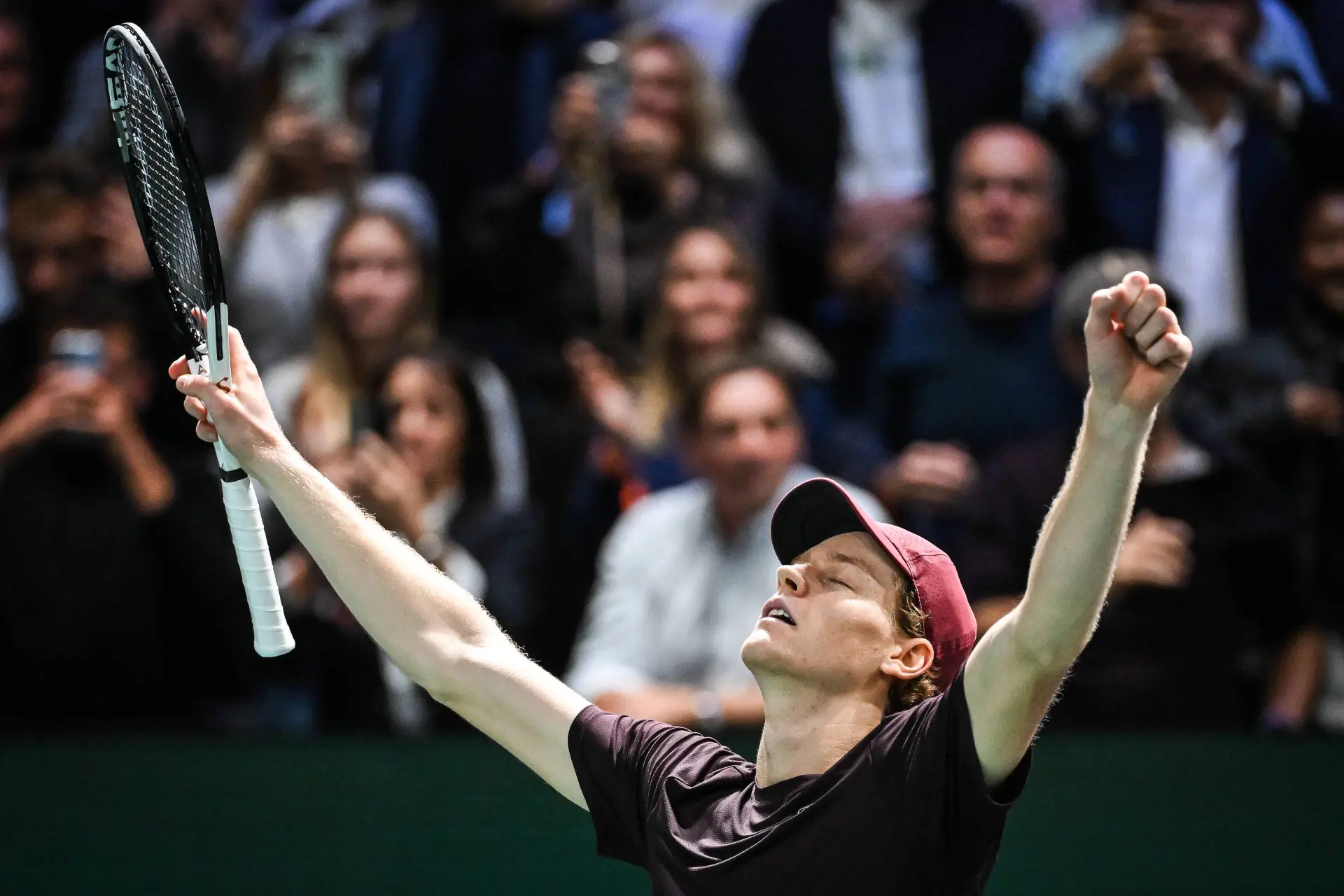 Jannik Sinner tumba a Carlos Alcaraz y sella su segundo título de las ATP Finals