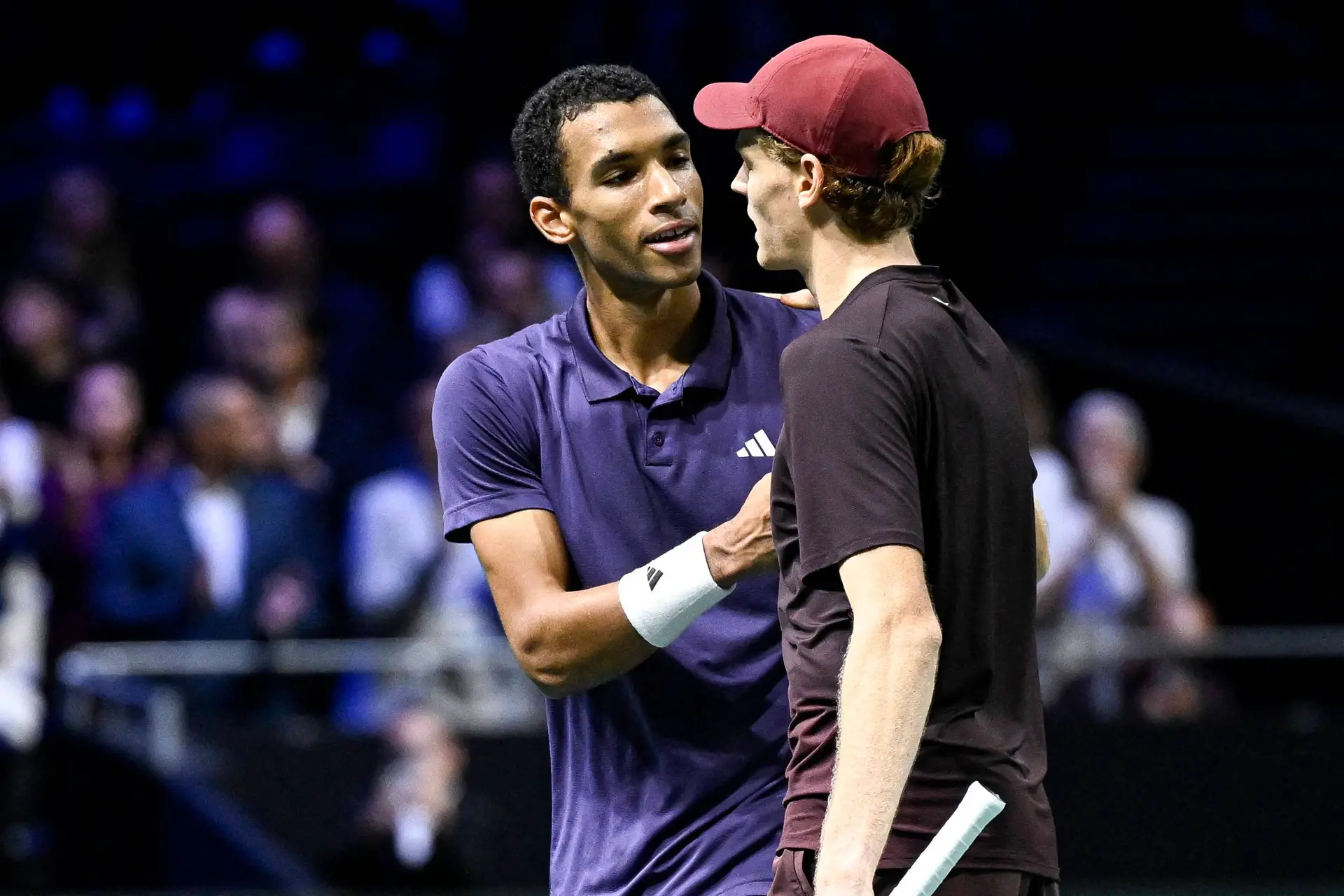 Jannik Sinner starts strong: Defending champ takes down ailing Auger-Aliassime in Turin opener
