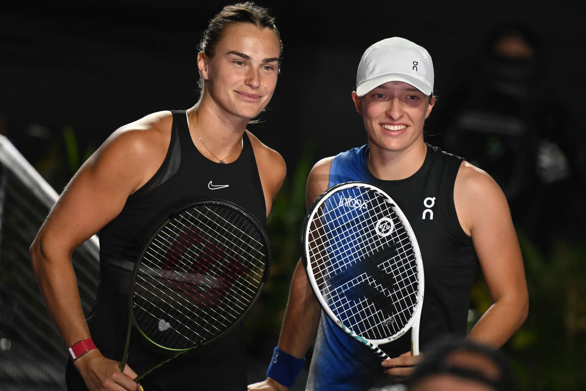 Rainhas da consistência: Aryna Sabalenka e Iga Swiatek juntam-se à lista de elite com a 5ª presença consecutiva nas WTA Finals