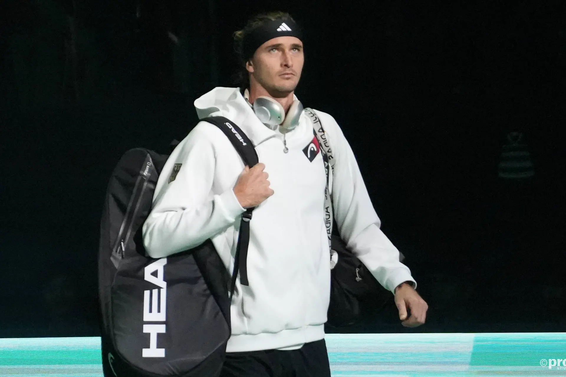 „Ich habe deinen Mann gefragt. Er ist einverstanden.“ – Zverev kapert Schetts Interview und sorgt in Melbourne mit der Wien-Wette fur Lacher