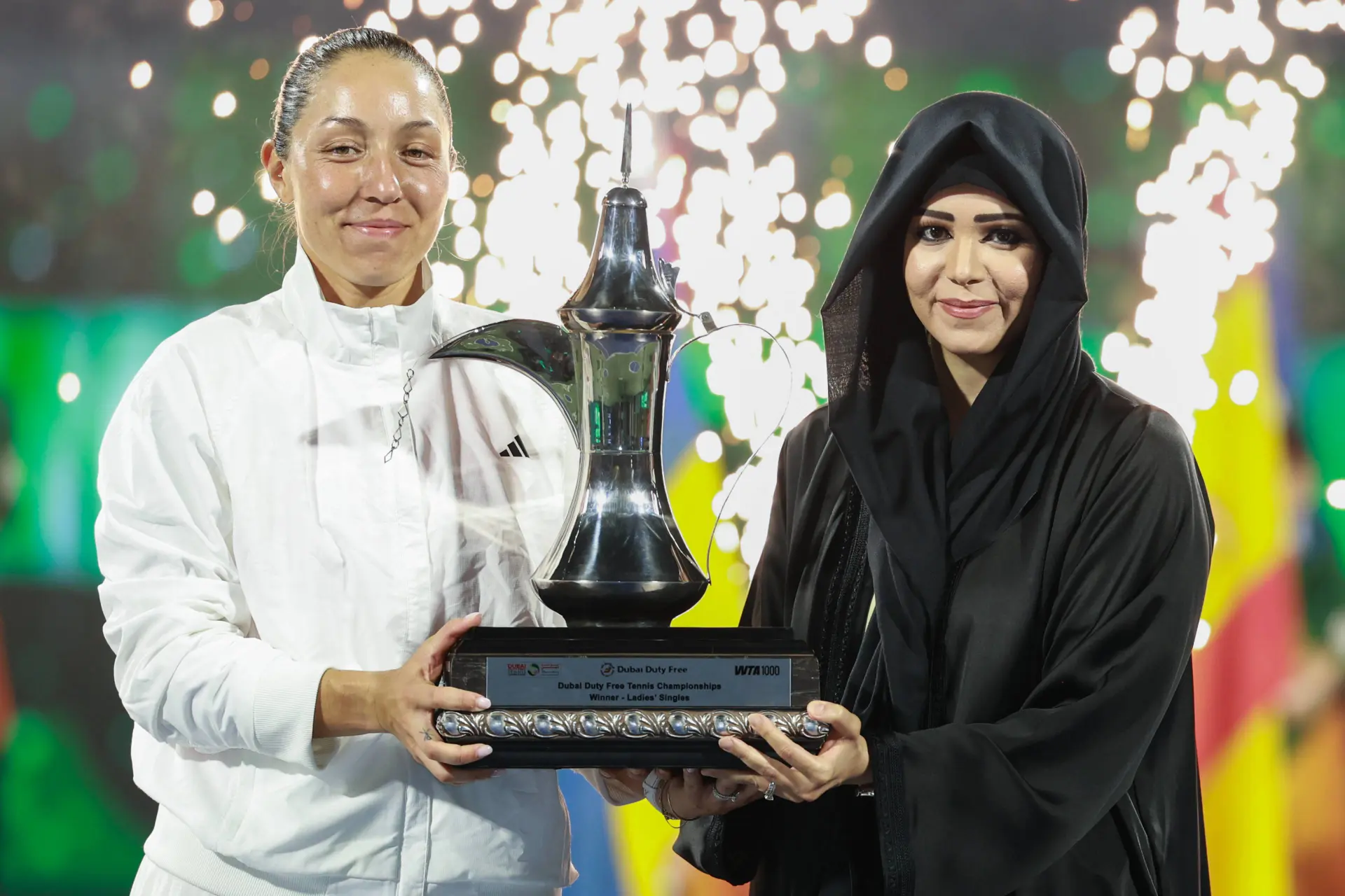 jessica-pegula-trophy-dubai-duty-free-tennis-championships-2026