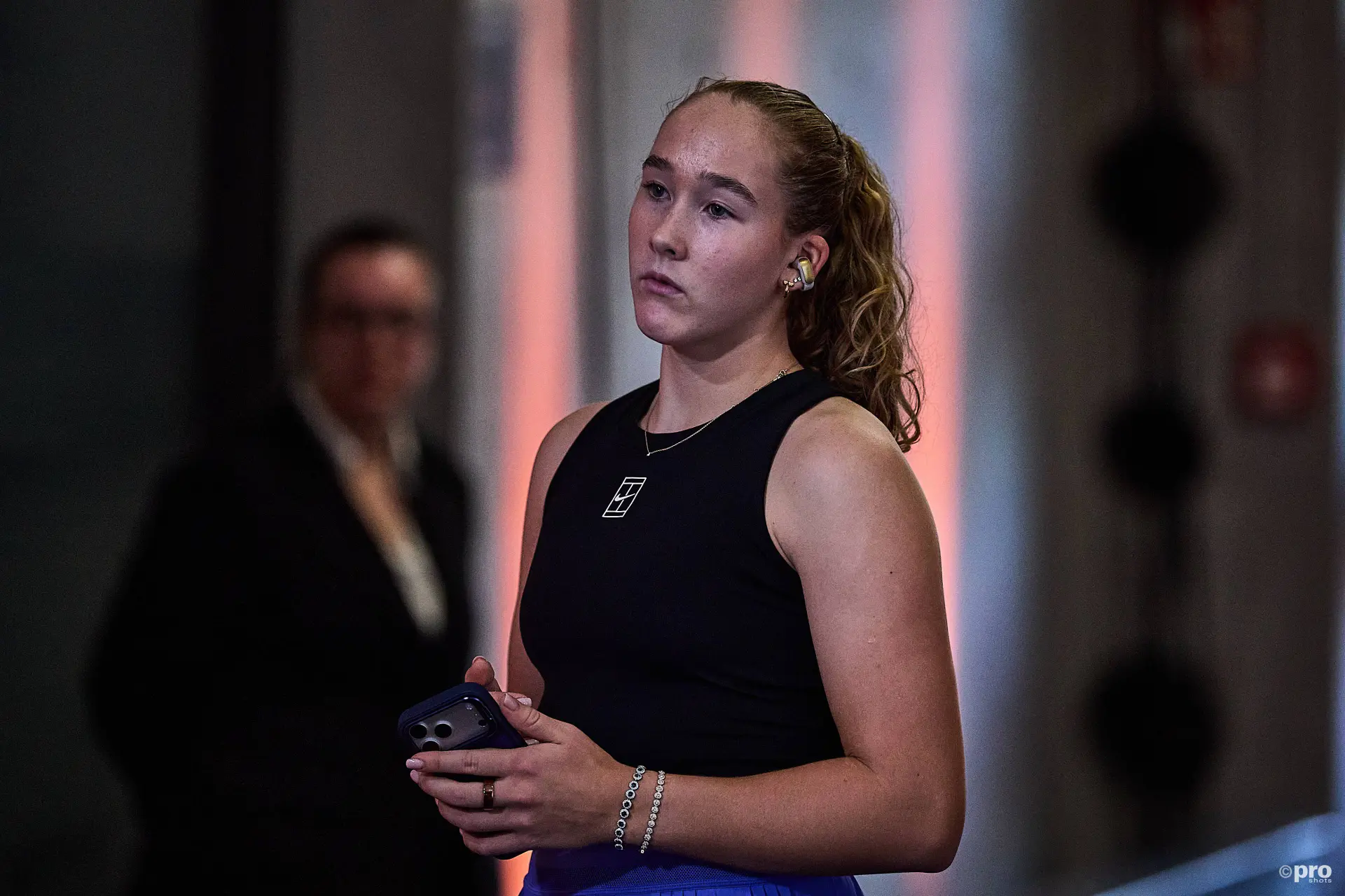 (VIDEO) Mirra Andreeva makes blunt complaint to umpire: "It literally smells like bulls**t over there..like very bad"