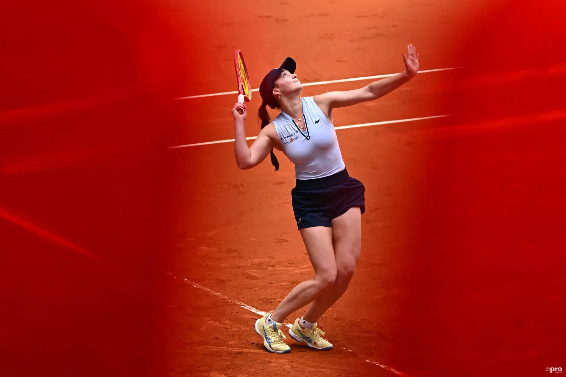 Lys serves
