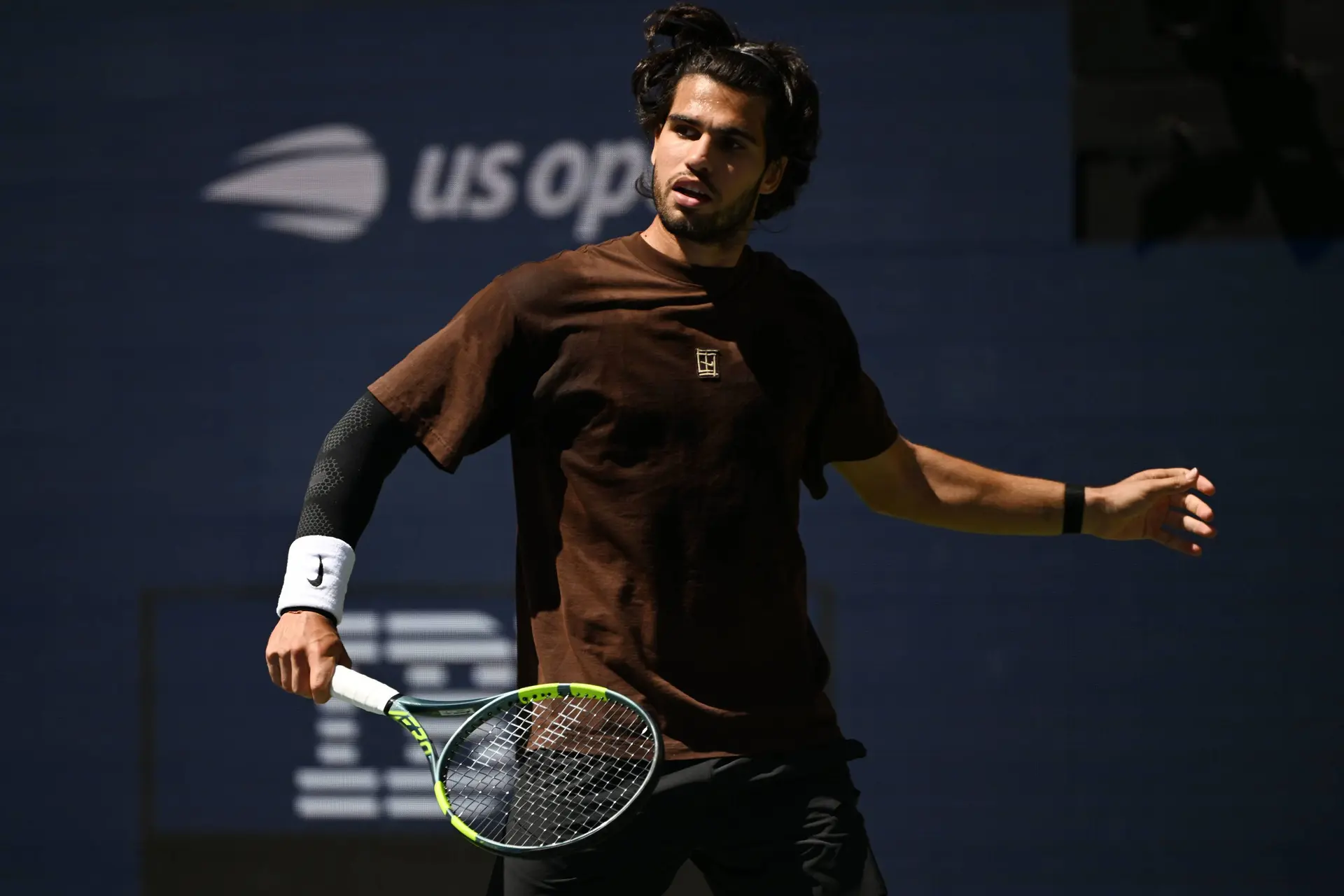 Carlos Alcaraz practicing