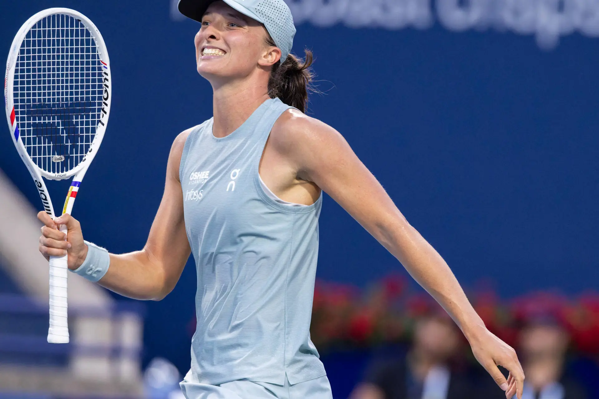 Swiatek holds racquet.