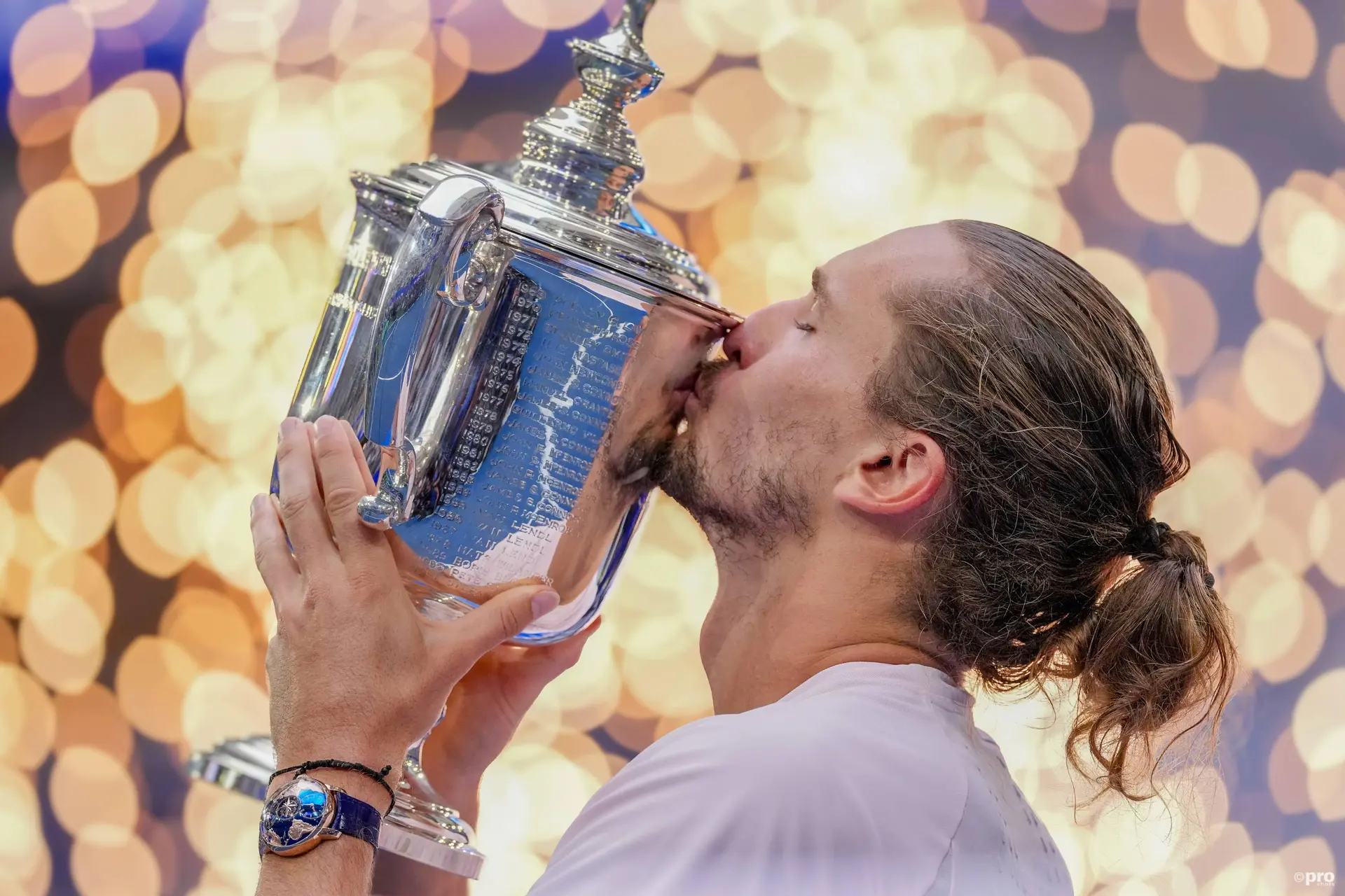 alexander-zverev-us-open-trophy
