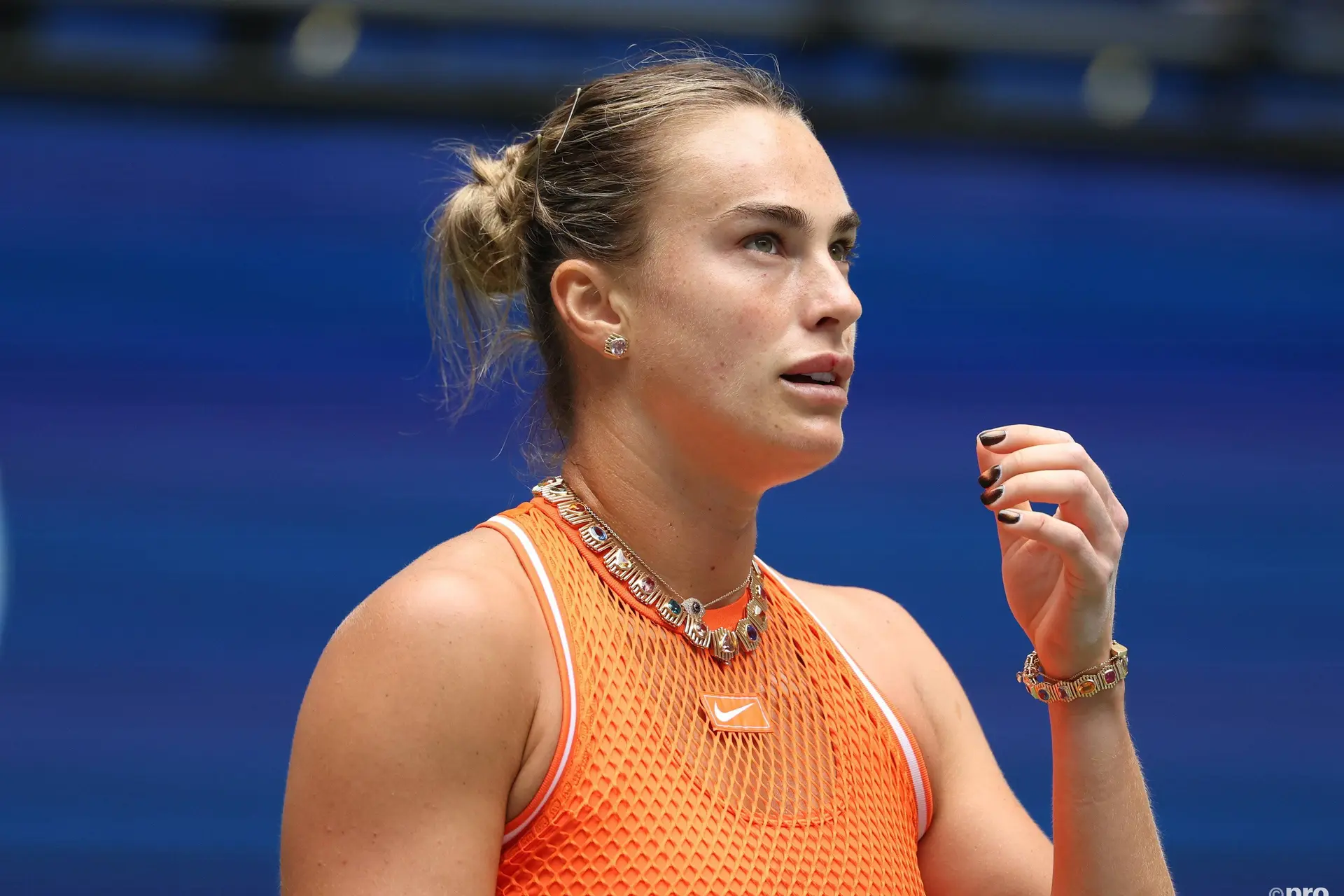 Aryna Sabalnkea looks up during her first round clash at US Open 2026.