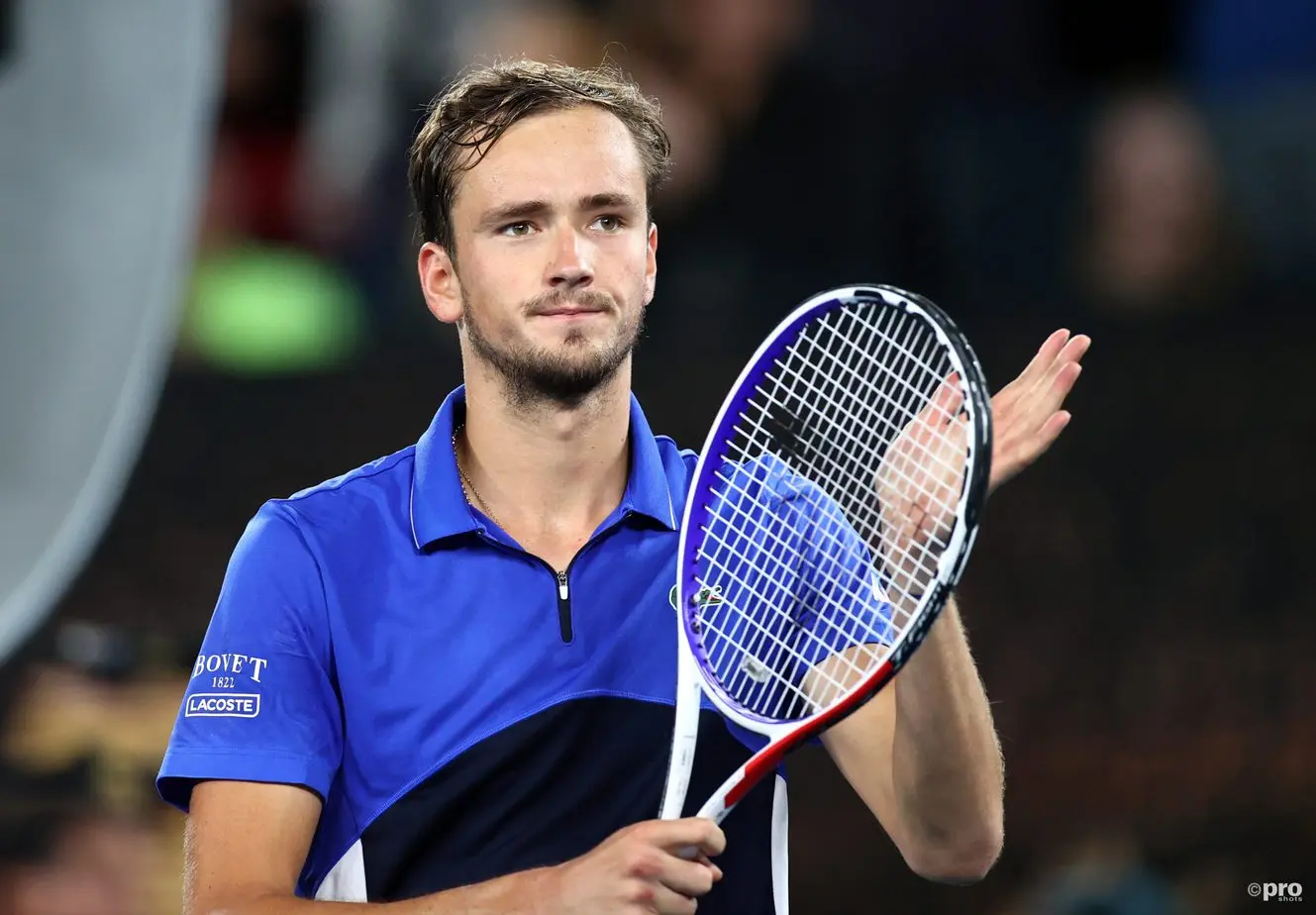 (VÍDEO) La idea del "caballo negro" de Daniil Medvedev se hace realidad tras la victoria de Roman Safiullin sobre Carlos Alcaraz en el Masters de París