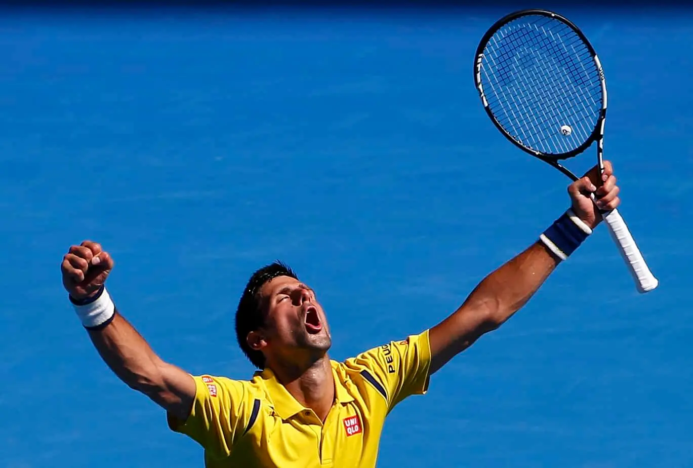 (VIDEO) Djokovic rivaliza com Alcaraz no US Open no Ténis...e na música