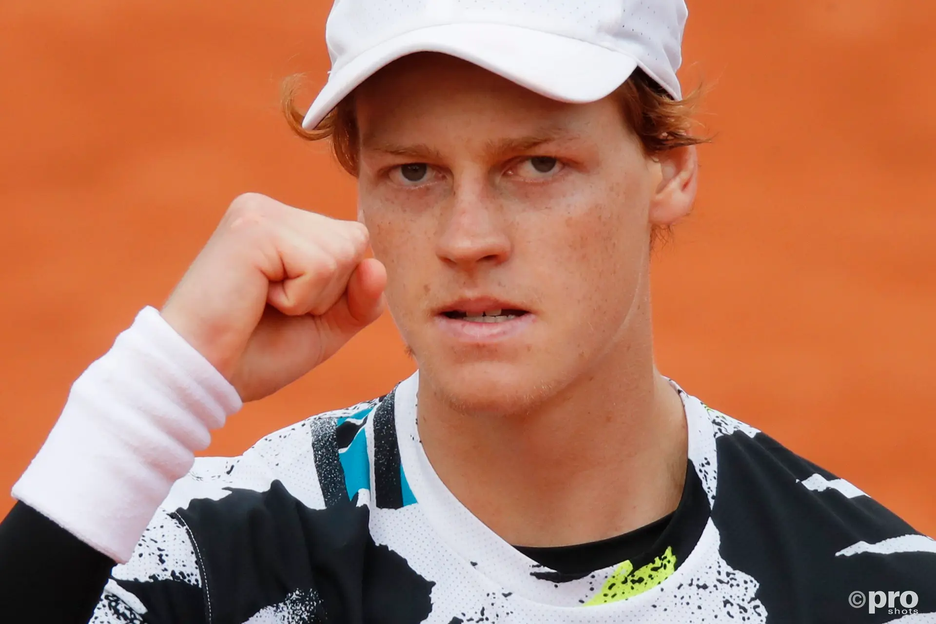Sinner outlasts Zverev at Roland Garros, moves to his first career Grand Slam quarterfinal