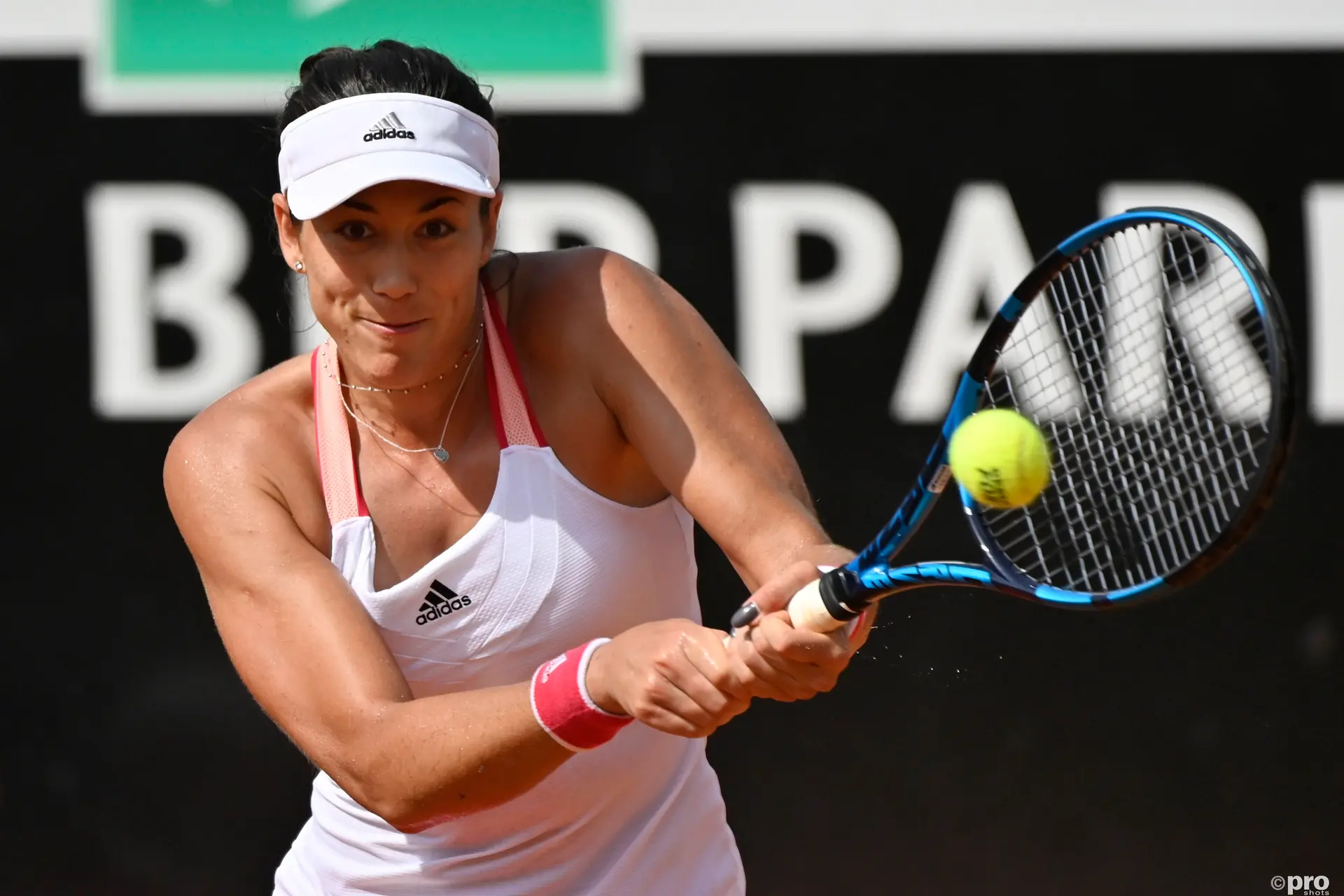 Muguruza overpowers Kontaveit to claim WTA Finals title