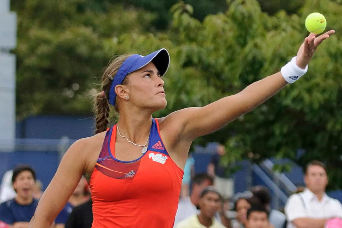A elegante porto-riquenha Monica Puig festeja a saudação ao ténis com a presença de Venus Williams